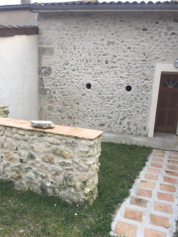 Superbe Gite A La Campagne Dans Le Bordelais Saint-Vivien-de-Blaye Zewnętrze zdjęcie
